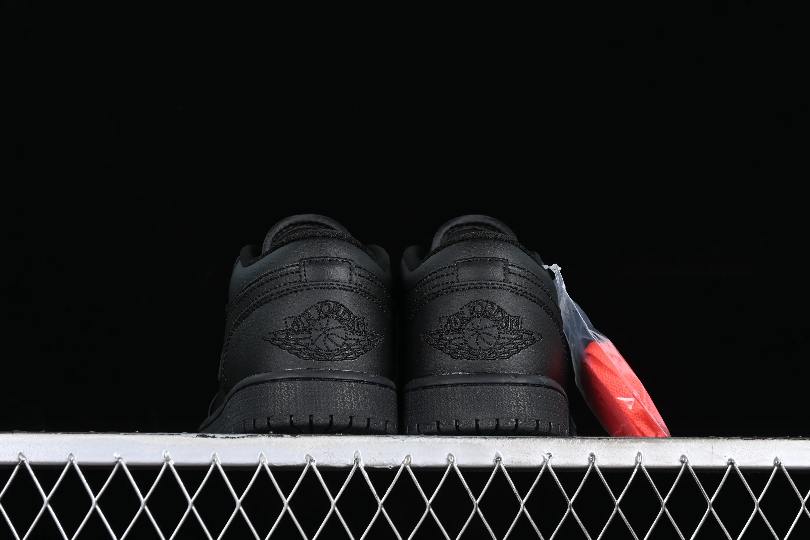 All categories Air Jordan Jordan series basketball shoes Air Jordan 1 Low Z version Air Jordan 1 Low AJ1 Joe 1 black and gray low-top cultural casual sneakers 553558-091